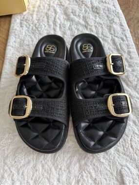 Cosy Island black slides